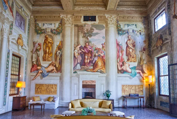 Fanzolo Di Vedelago, İtalya - 8 Mayıs 2011: Battista Zelotti Villa Emo salonlarında resimleri Fresco, Andrea Palladio mimar.