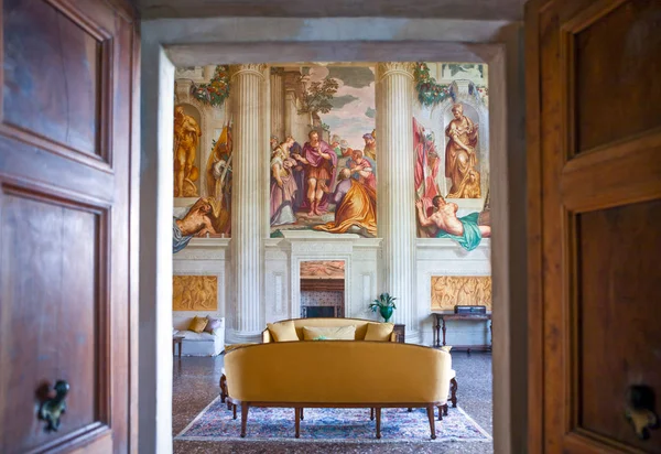 Fanzolo Di Vedelago, İtalya - 8 Mayıs 2011: Battista Zelotti Villa Emo salonlarında resimleri Fresco, Andrea Palladio mimar.