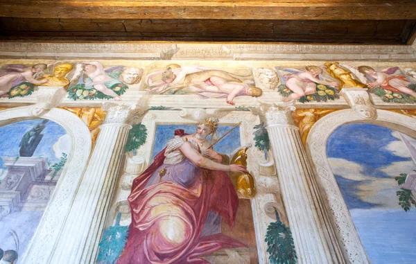 Caldogno, İtalya - 10 Mayıs 2011: Villa Caldogno Nordera, salonu mimar Andrea Palladio. Giovanni Fasolo e Battista Zelotto tarafından açık havada resim sergisi.