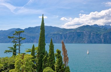 Eski kale gölden görünümünü Garda Gölü, Malcesine, İtalya