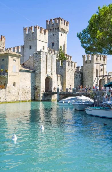 Sirmione Itália Agosto 2008 Lago Garda Castelo Rocca Scaligera Xiii — Fotografia de Stock