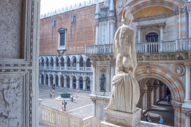 Venice, İtalya - 30 Eylül 2017: Ducal Sarayı, avlunun Dei Giganti merdiven gördüm