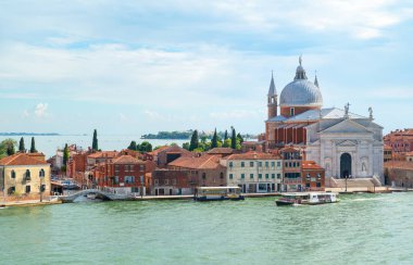 Venice, İtalya - 2 Temmuz 2017: Giudecca kanal, Del Redentore Kilisesi
