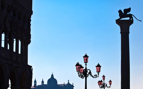Venecia Italia Contraluz Atardecer Columna Con León San Marco Plaza — Foto de Stock