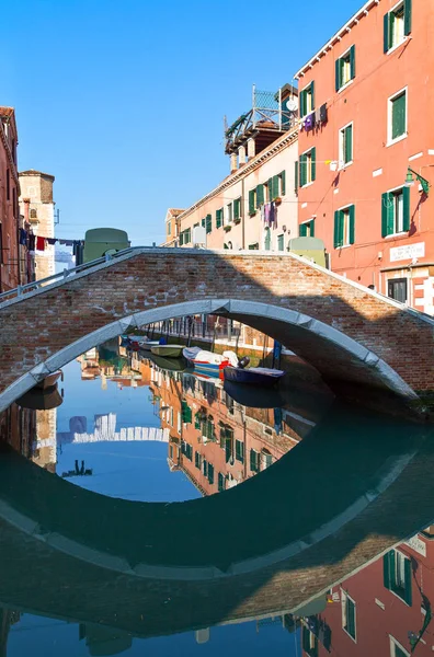 Venecia Italia Febrero 2010 Reflectionst Fondamenta San Gioachin Bridge — Foto de Stock
