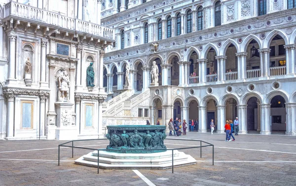 Venecia Italia Septiembre 2017 Turistas Patio Del Palacio Ducal — Foto de Stock