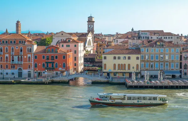 Veneza Itália Julho 2017 Canal Giudecca Palácios Antigos Margem Canal — Fotografia de Stock