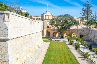 Malta, Mdina, şehrin müstahkem Ortaçağ surlarının