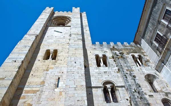 Lissabon Portugal Opwaartse Weergave Van Gevel Van Kathedraal — Stockfoto