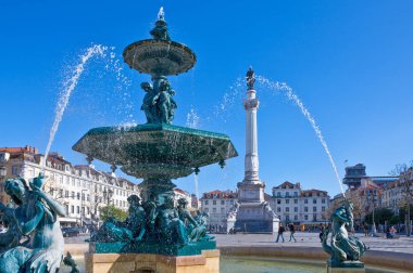 Lisbon, Portekiz - 24 Mart 2009: Rossio Meydanı Çeşmesi.