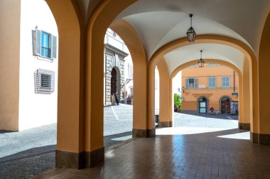 Castelgandolfo, İtalya - 21 Nisan 2017: Arcade Apostolik Sarayı, yaz Papa önünde