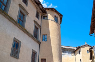 Nemi, İtalya - 21 Nisan 2017: Ruspoli Sarayı eski şehir