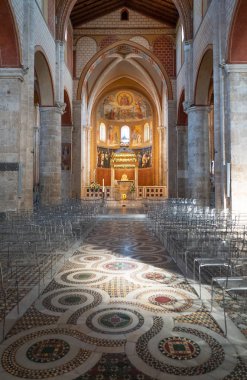 Anagni, İtalya - 22 Nisan 2017: Caehedral NEF