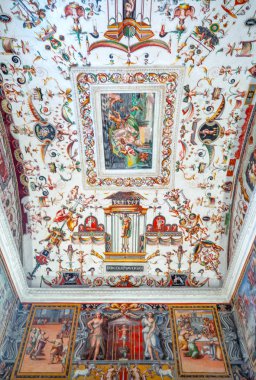 Grottaferrata, İtalya - Nisan 23,2017: resim sergisi ve Yunan Abbey St Nilo koridorlarında süslemeleri