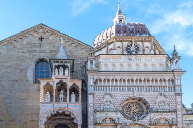 Bergamo, İtalya, soldaki Colleoni Şapel ile S. Maria Maggiore Bazilikası'na