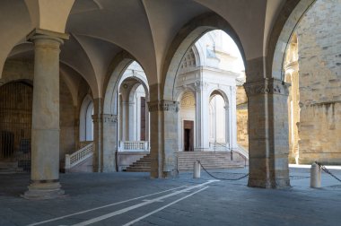 Bergamo, İtalya, Della Ragione Sarayı'nın arcade