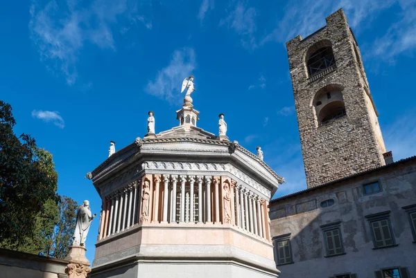 Bergamo Italy Baptistery Next Maria Maggiore Basilica Civic Tower Background — стоковое фото