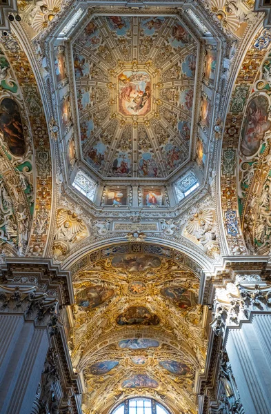 贝加莫 意大利 2017年3月7日 玛丽亚大教堂内圆顶的绘画和装饰品 — 图库照片
