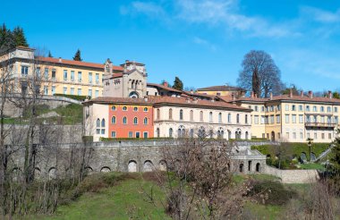 Bergamo, İtalya, panoramik görüntü Cittadella diatrict mimarileri