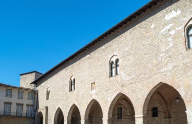 Bergamo, İtalya, bir ortaçağ Saray kare Kalesi arcade