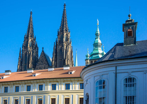 Чехия, Замок, Крестовоздвиженский монастырь и Святой Вит на заднем плане
