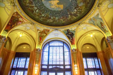 Prague, Çek Cumhuriyeti - 1 Aralık 2012: Old City, Art Nouveau tarzı ve Belediye Binası süslemeleri