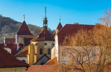 Moldova da açılan de Nehri üzerinde Charles Bridge Mala Strana görünümünü Prag, Çek Cumhuriyeti, evler
