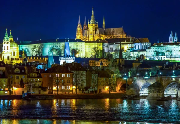 Praha Česká Republika Noční Pohled Čtvrť Malá Strana Hrad Řece — Stock fotografie