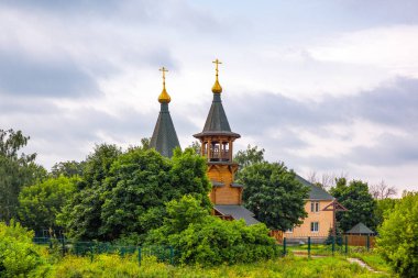 Rusya, Moskova, Volga Nehri şehir sınırı üzerinde ahşap bir Şapel