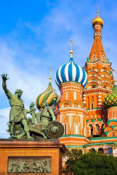 Rusia Moscú Plaza Roja Iglesia Ortodoxa San Basilio Con Monumento —  Fotos de Stock