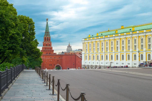 Moskova Rusya Haziran 2015 Kremlin Insanlar South Gate Yakınındaki — Stok fotoğraf