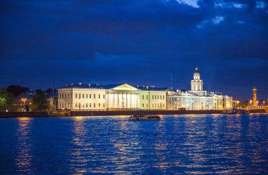 Neva Nehri'nin Denizcilik Müzesi Rusya, St.Petersburg, gece görünümü