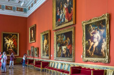 St.Petersburg, Rusya - 7 Temmuz 2013: Rubens resimlerinde Devlet Hermitage Müzesi