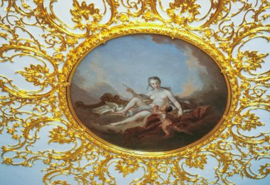 Pushkin Tsarkoje Selo, Rusya Federasyonu - 23 Mayıs 21012: Çevre St. Petersburg, resim ve Catherine Palace Oda tavan süslemeleri