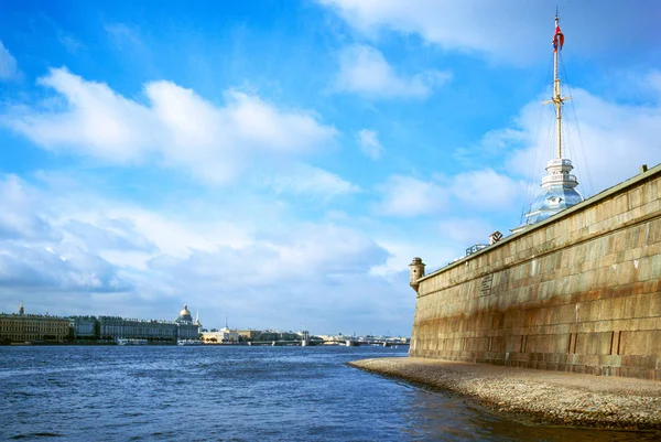Россия Санкт Петербург Валы Петропавловской Крепости Неве — стоковое фото