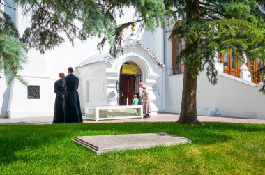 Sergiyev Posad, Rusya Federasyonu - 14 Temmuz 2015: Teslis Manastırı St Sergius Ortodoks rahip