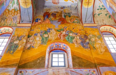 Bogolyubovo, Rusya - 18 Haziran 2015: Antik fresk manastır kilisenin içini resimlerinde