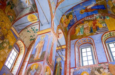 Bogolyubovo, Rusya - 18 Haziran 2015: Antik fresk manastır kilisenin içini resimlerinde