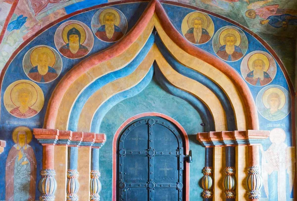 Kostroma Rusia Junio 2015 Las Viejas Pinturas Decoraciones Entrada Del —  Fotos de Stock