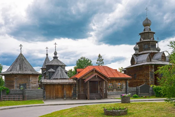 ロシア スーズダリ 村の古い木造建築 — ストック写真