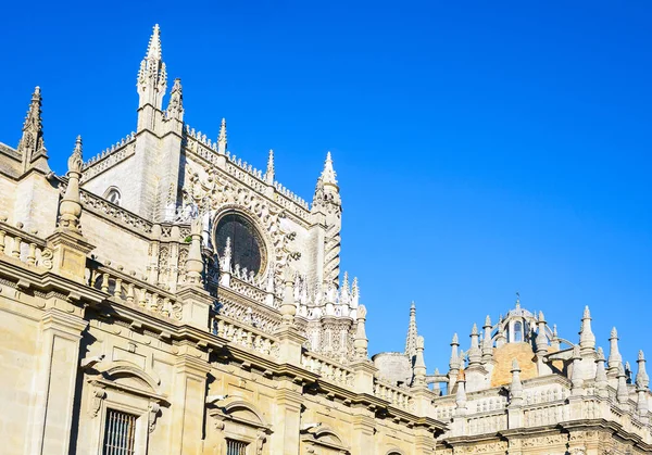 Spanien Andalusien Sevilla Uppåtgående Utsikt Över Katedralen Fasaden — Stockfoto