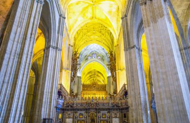 Sevilla, İspanya - 10 Aralık 2014: Katedral NEF süslemeleri