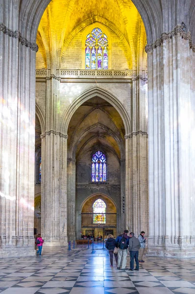 Sevilla Spanje December 2014 Bezoekers Het Schip Van Kathedraal — Stockfoto