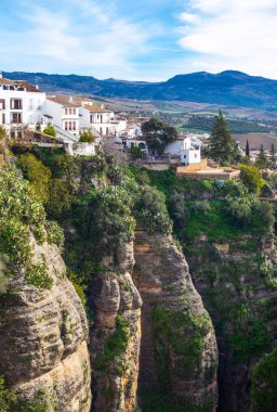 İspanya, Andalusia, Ronda, eski şehir üzerinde El Tajo gorge foreshortening