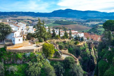 İspanya, Andalusia, Ronda, forseshortening El Tajo gorge üzerinde tarihi kentin
