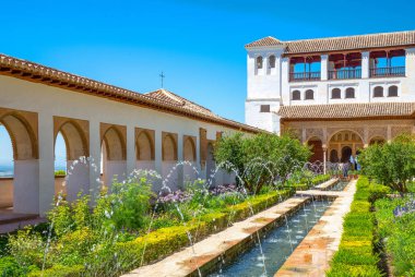 İspanya, Granada, Alhambra, Patio de la Azequia Generalifa Sarayı