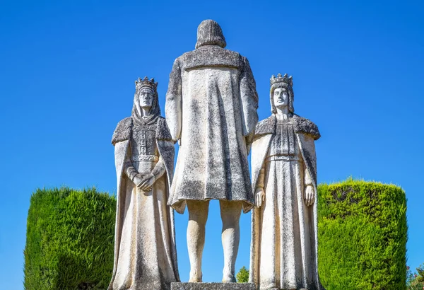 Испания Кордова Статуи Фердинанда Изабеллы Колумбом Садах Альказара Христианских Королей — стоковое фото