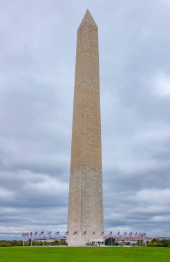 ABD, Washington, abide üssünde Amerikan bayrakları ile