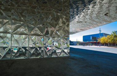 Barcelona, İspanya - 30 Eylül, 20012: Herzoc Forum modern mimarileri