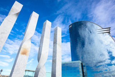 Barcelona, İspanya - 30 Eylül, 20012: Deniz üzerinde otel W modern mimarileri